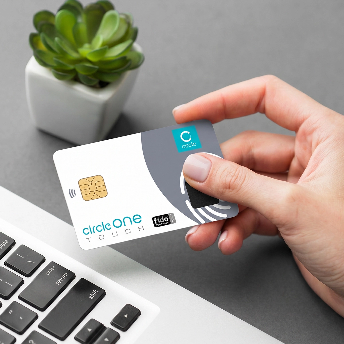 CircleONE Touch Biometric FIDO2 Dual-Interface Security Card