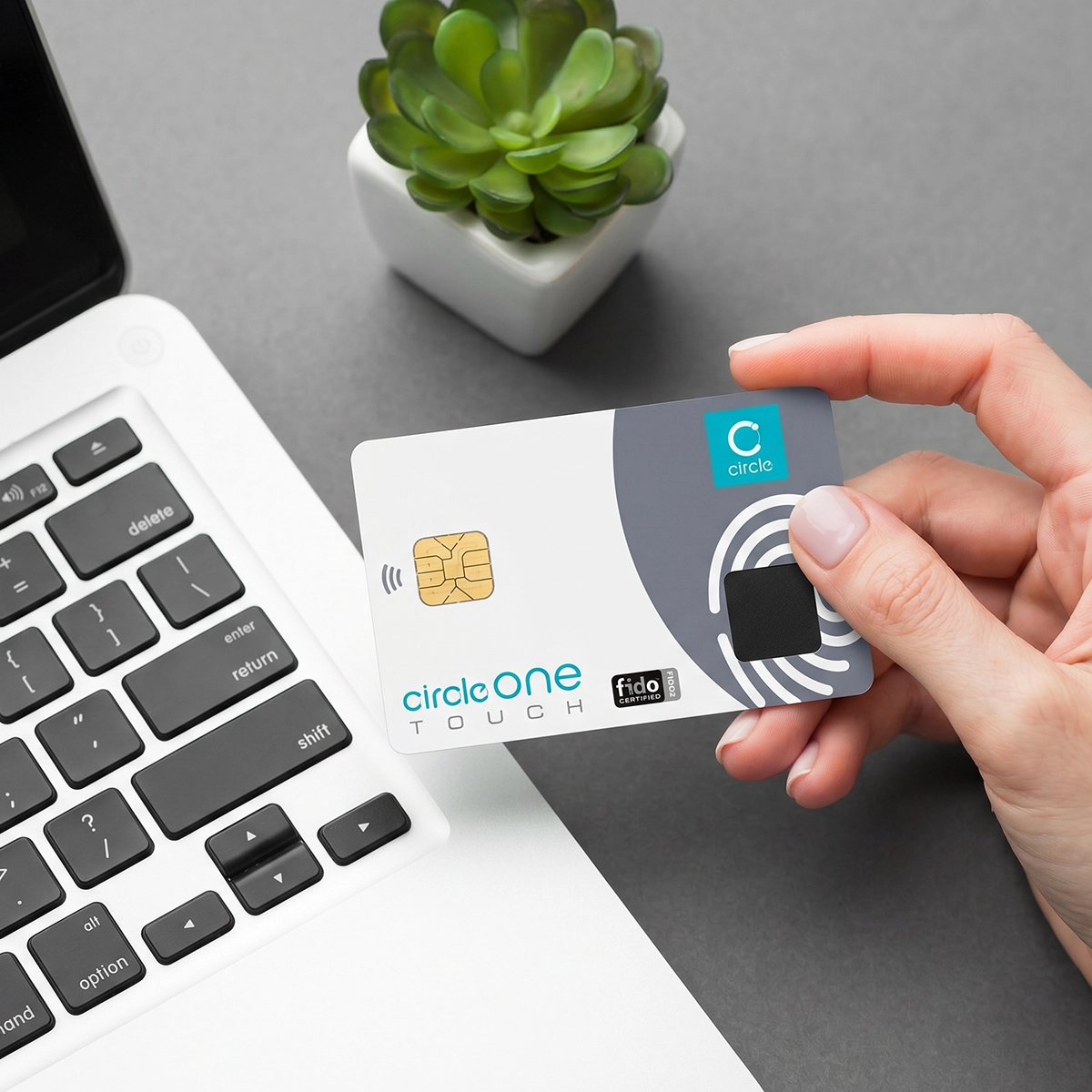 CircleONE Touch Biometric FIDO2 Dual-Interface Security Card